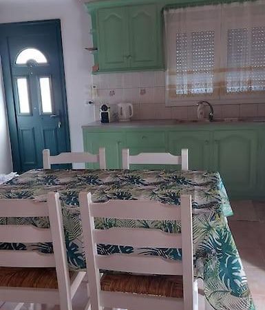 Colorful 2-Bedroom House In Гайос Екстериор снимка