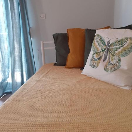 Colorful 2-Bedroom House In Гайос Екстериор снимка