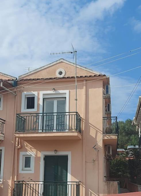 Colorful 2-Bedroom House In Гайос Екстериор снимка