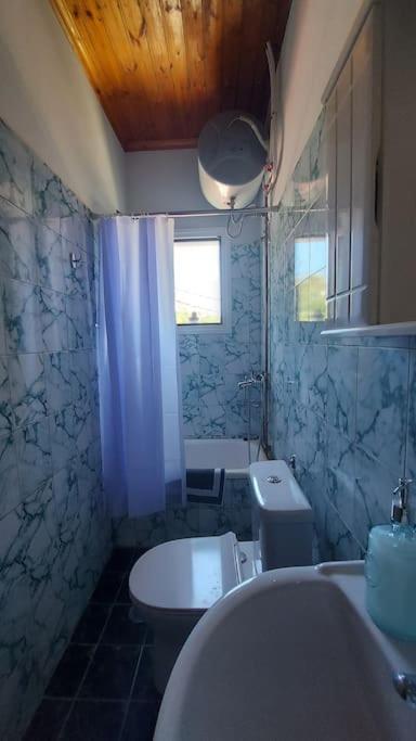 Colorful 2-Bedroom House In Гайос Екстериор снимка