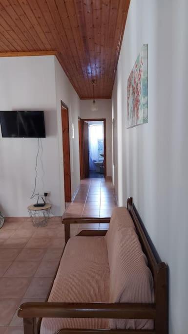 Colorful 2-Bedroom House In Гайос Екстериор снимка