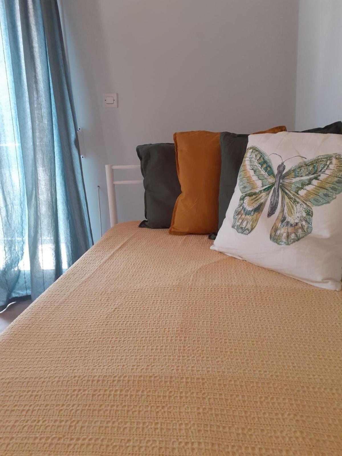 Colorful 2-Bedroom House In Гайос Екстериор снимка